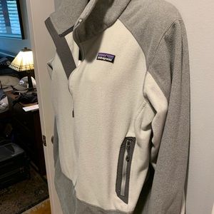 Easy worn Patagonia fleece. Full zip